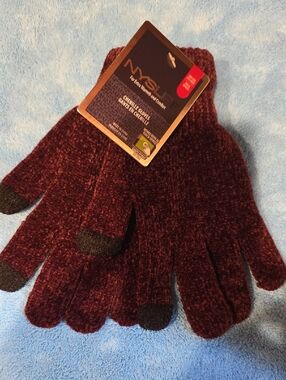 NYDJ Chenille Touchscreen Gloves in Burgundy with Black Tips